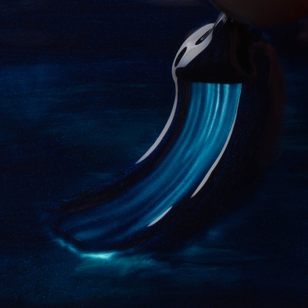 Effet holographique bleu surgelé pour manucure éclatante