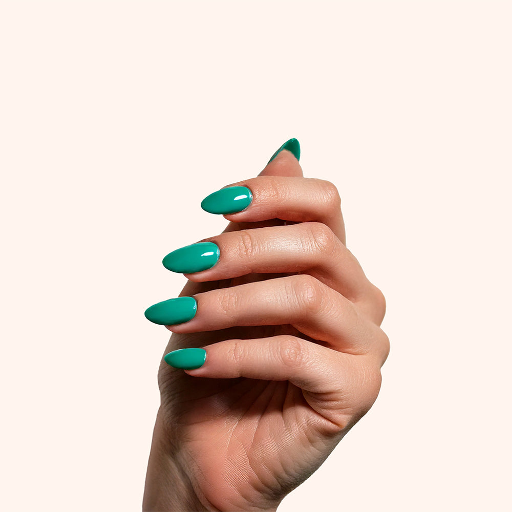 Vernis semi permanent vert jade naturel pour Ongles.