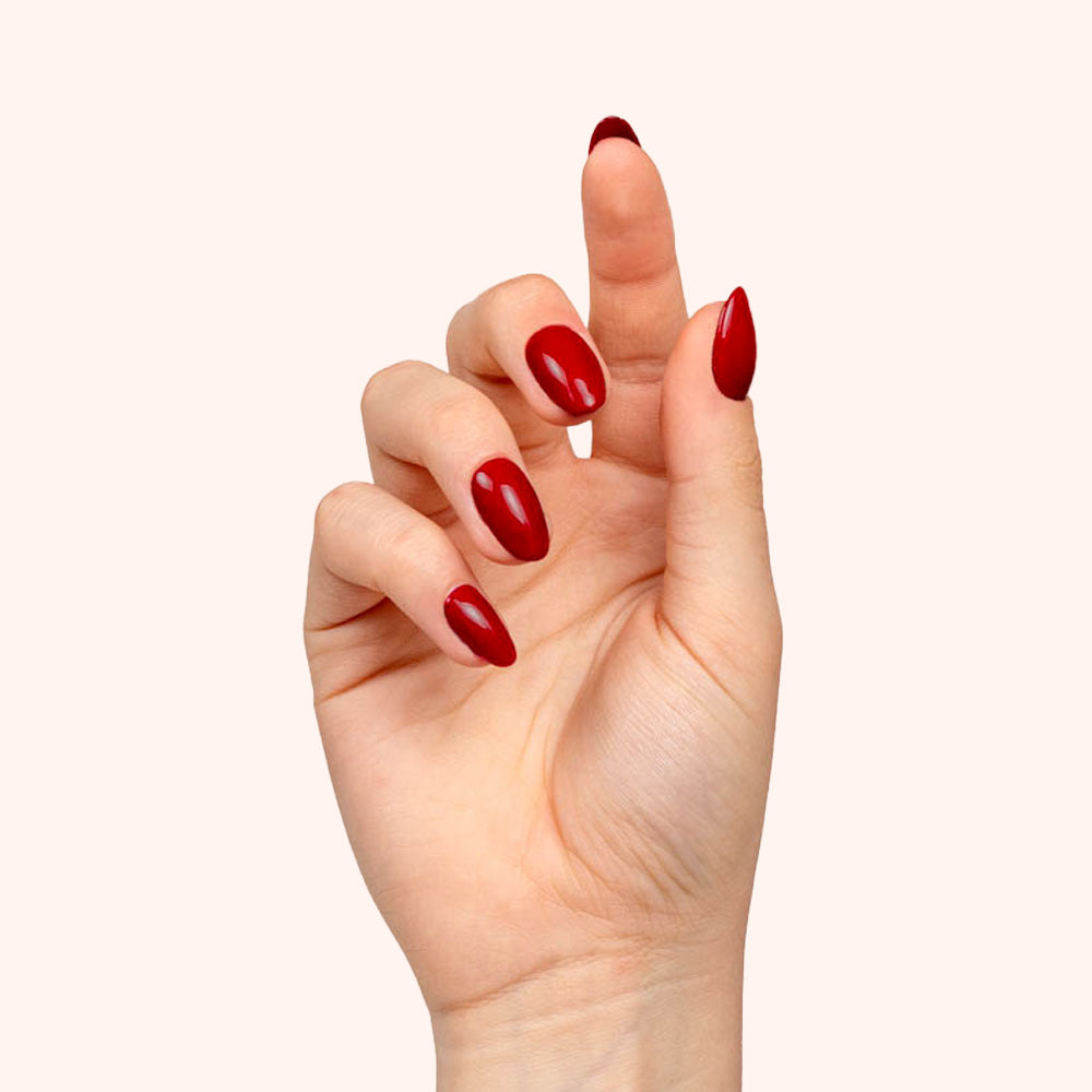 Vernis semi-permanent Passion Red rouge vif sur ongles