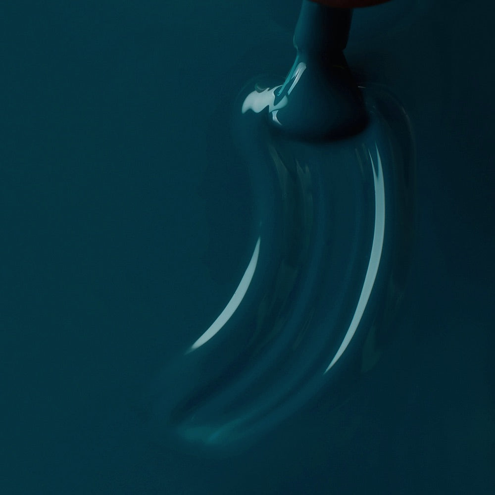 gel polish bleu pétrole tendance