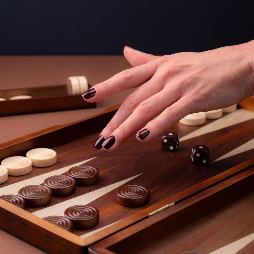 Les plus beaux vernis ongle violets tendance hiver 2026