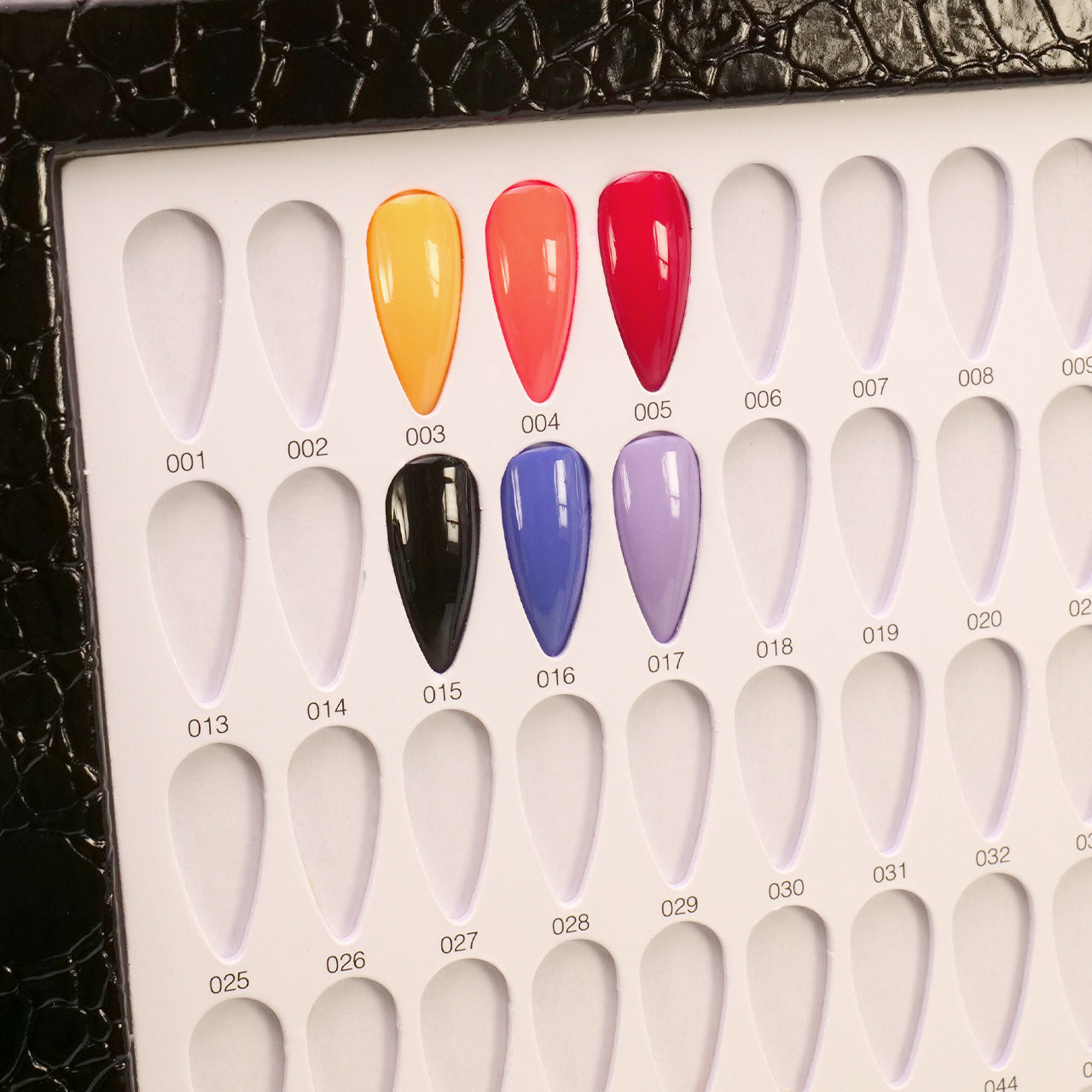 Color Tips Book black croco 216 emplacements avec 240 capsules